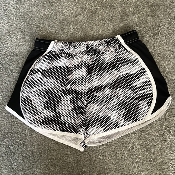 Bundle of 7 Danskin Now Running Shorts - Picture 3 of 8